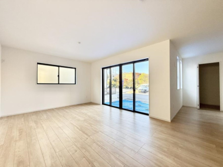 ���r���O ����