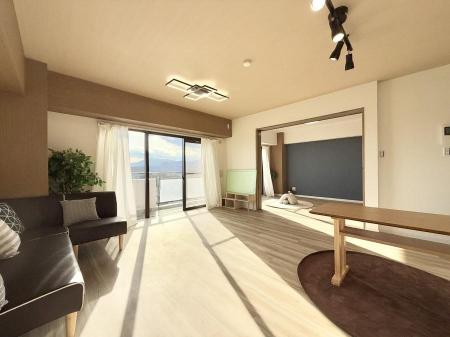 ���r���O ���������R�Ɖ�b�����܂��A�S�n�悢�ЂƂƂ�