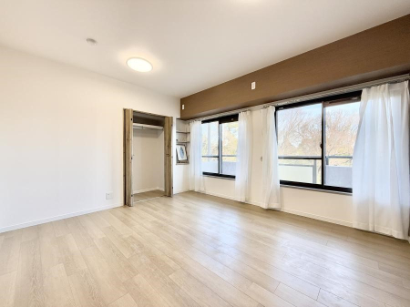 �Q�� ���������̔z�u��ʋC���̗ǂ��݌v�ŕ����̋�C�������炸�A��ɐV�N�ȋ�C������܂�