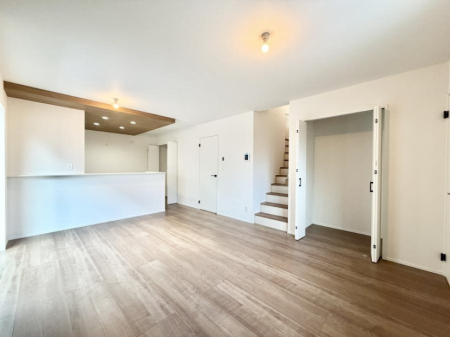 ���r���O ���������S�n�̂����A���z�̃��r���O