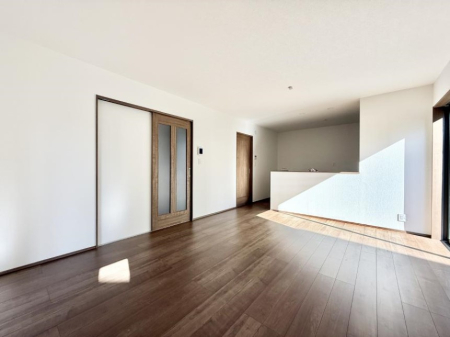 ���r���O ����