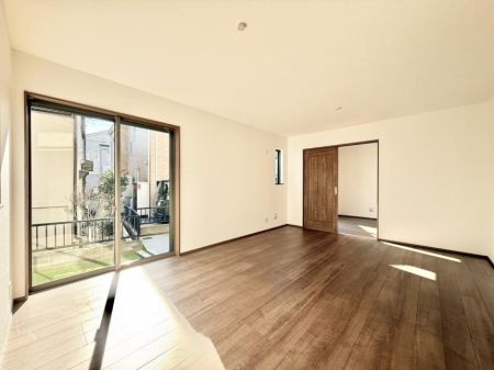 ���r���O ����