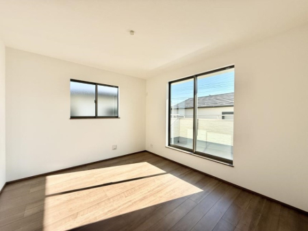 �Q�� ����