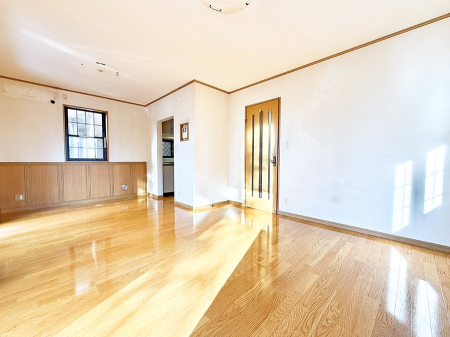 ���r���O ���������S�n�̂����A���z�̃��r���O