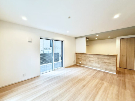 ���r���O ����