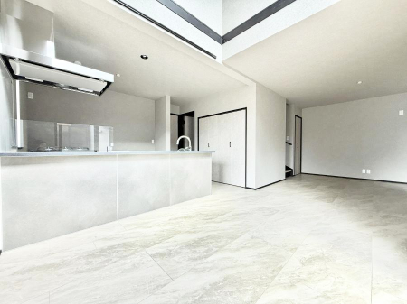 ���r���O ����