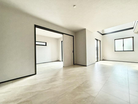 ���r���O ����