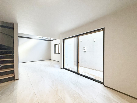 ���r���O ����