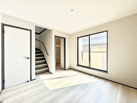 �Q�� ����