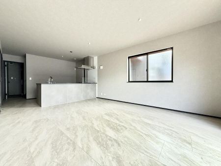 ���r���O ����