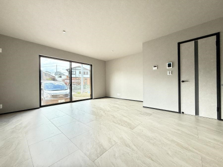 ���r���O ����