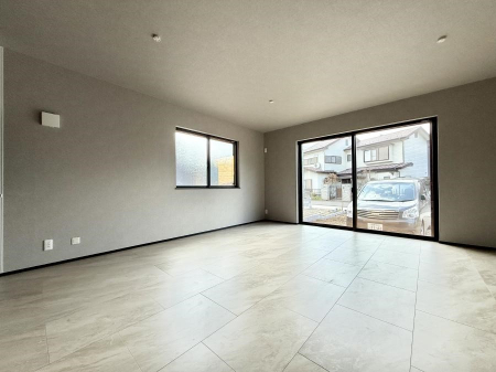 ���r���O ����