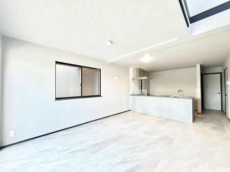 ���r���O ����