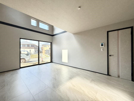 ���r���O ����