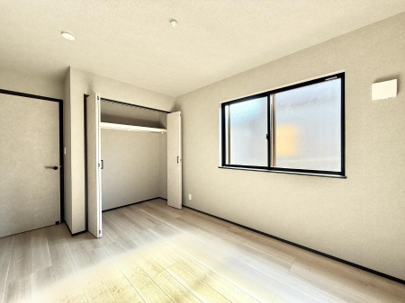 �Q�� ����