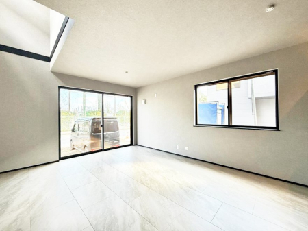 ���r���O ����