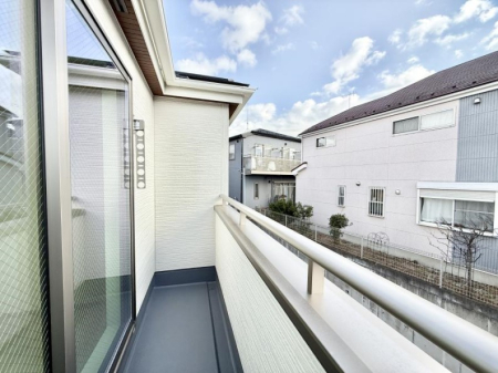 �o���R�j�[ ������ �G�߂̈ڂ낢����������J���I�ȋ�Ԃł�