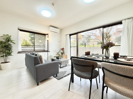 ���r���O ���������R�Ɖ�b�����܂��A�S�n�悢�ЂƂƂ�