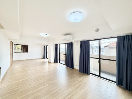 ���r���O ���������났�ƏΊ炪�W�܂�A�S���܂郊�r���O