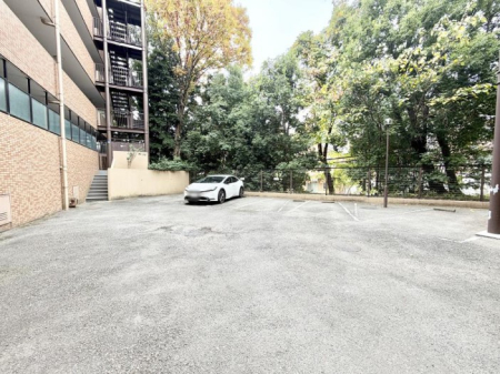 ���ԏ� �O�ρ��Ǘ��̍s���͂����G���g�����X�ň��S���ĕ�点����ł�