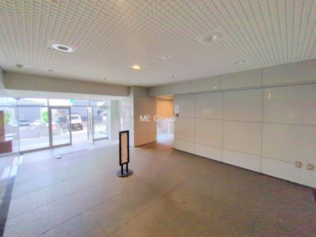 �G���g�����X �O�ρ��Ǘ��̍s���͂����G���g�����X�ň��S���ĕ�点����ł�