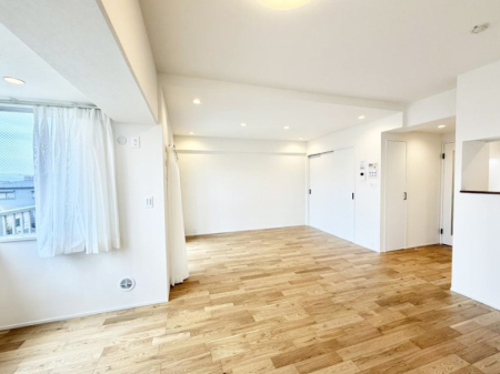 ���r���O ���������S�n�̂����A���z�̃��r���O