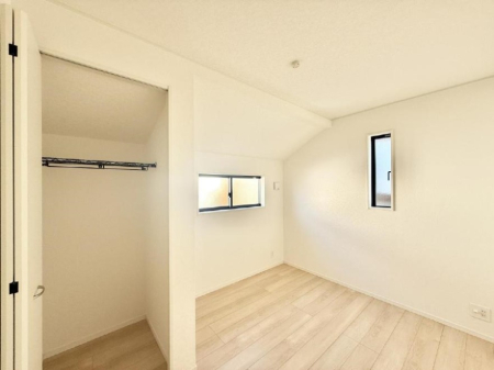 �Q�� ����