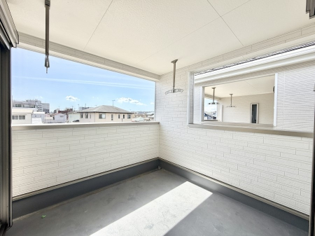 �o���R�j�[ ������ �G�߂̈ڂ낢����������J���I�ȋ�Ԃł�