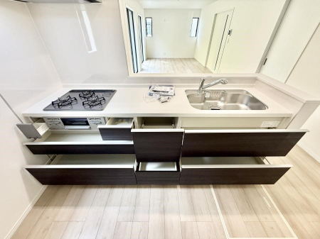 �L�b�`�� �����������������Ԃ����܂��A�Ί炠�ӂ��L�b�`��