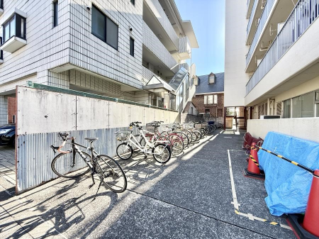 ���̑� �O�ρ�������Ɛ������ꂽ���֏�ŁA���]�Ԃ̕ۊǂ����S�ł�