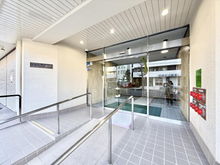 �G���g�����X �O�ρ��A�邽�тɈ��S����^���Ă����A���J�ɊǗ����ꂽ���L���