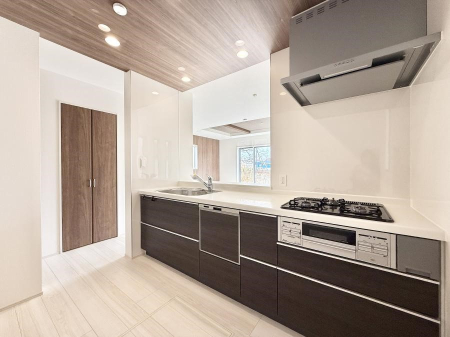 �L�b�`�� �������Ƒ����J��[�߂�A������̂���L�b�`��