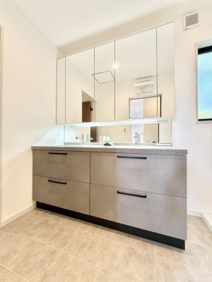 ʑEʏ 邢ʏ͖̎yłႢł