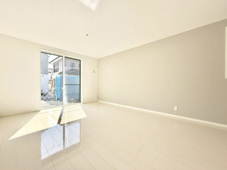 ���r���O ���������S�n�̂����A���z�̃��r���O