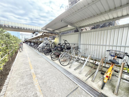 ���̑� �O�ρ����X�̈ړ��ɕ֗��Ȓ��փX�y�[�X����������m�ۂ���Ă��܂�