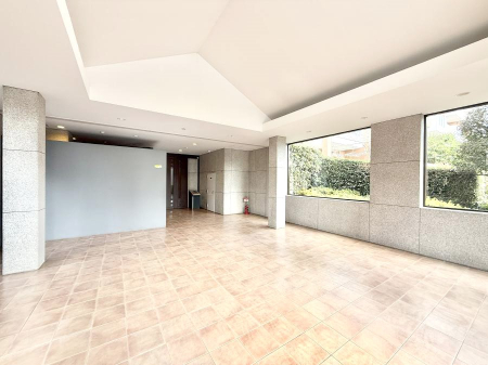 �G���g�����X �O�ρ��������̂���G���g�����X�͉��K�Ȗ����̎n�܂�����o���܂�