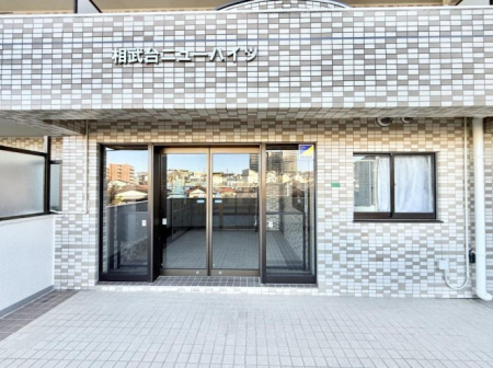 �G���g�����X �O�ρ��������̂���G���g�����X�͉��K�Ȗ����̎n�܂�����o���܂�