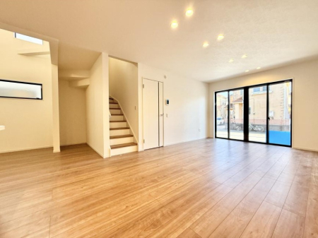 ���r���O ���������S�n�̂����A���z�̃��r���O