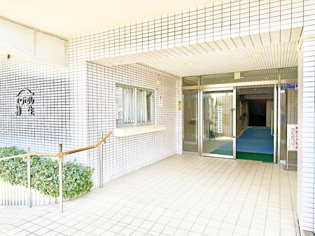 �G���g�����X �O�ρ��������̂���G���g�����X�͉��K�Ȗ����̎n�܂�����o���܂�