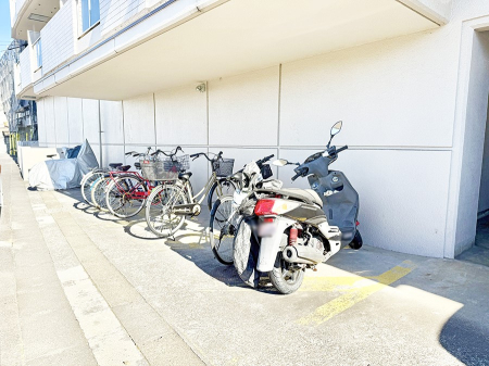 ���̑� �O�ρ����]�Ԃ��g�����Ƒ��ɂ����S�̒��փX�y�[�X��~�n���ɂ��p��