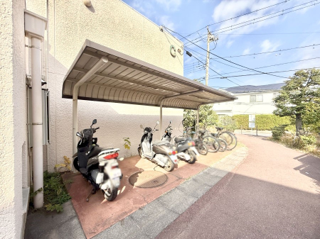 ���̑� �O�ρ����X�̈ړ��ɕ֗��Ȓ��փX�y�[�X����������m�ۂ���Ă��܂�