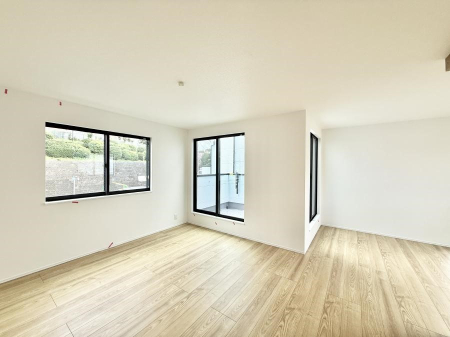 ���r���O ����