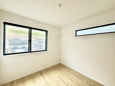 �Q�� ����