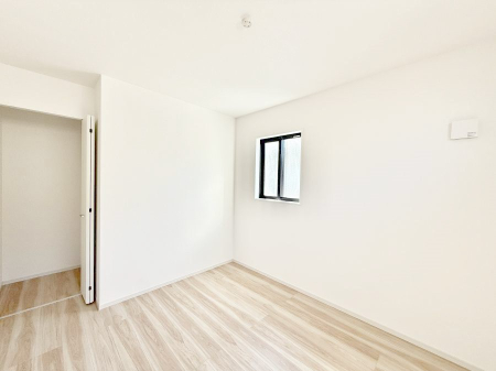 �Q�� ����