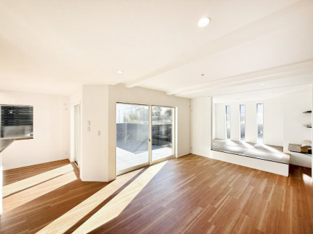 ���r���O ����