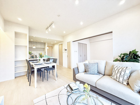 ���r���O ���������났�ƏΊ炪�W�܂�A�S���܂郊�r���O