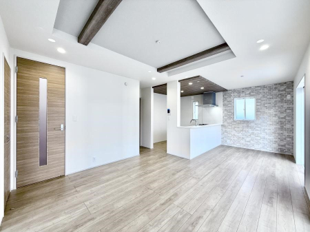 ���r���O ����