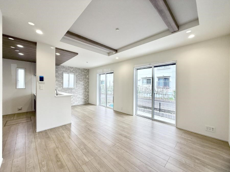 ���r���O ����