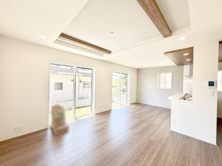 ���r���O ���������났�ƏΊ炪�W�܂�A�S���܂郊�r���O