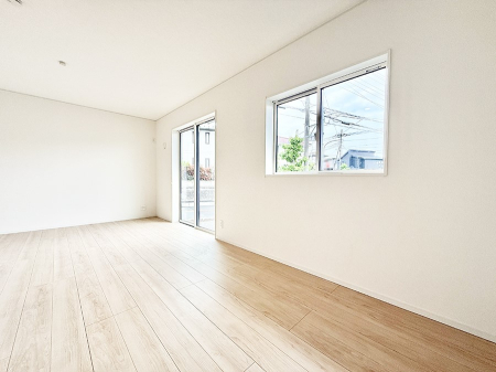 ���r���O ����